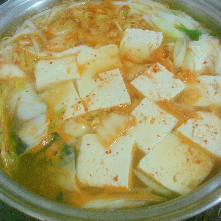 ピリ辛で温まろ！豆腐とサバのキムチ鍋